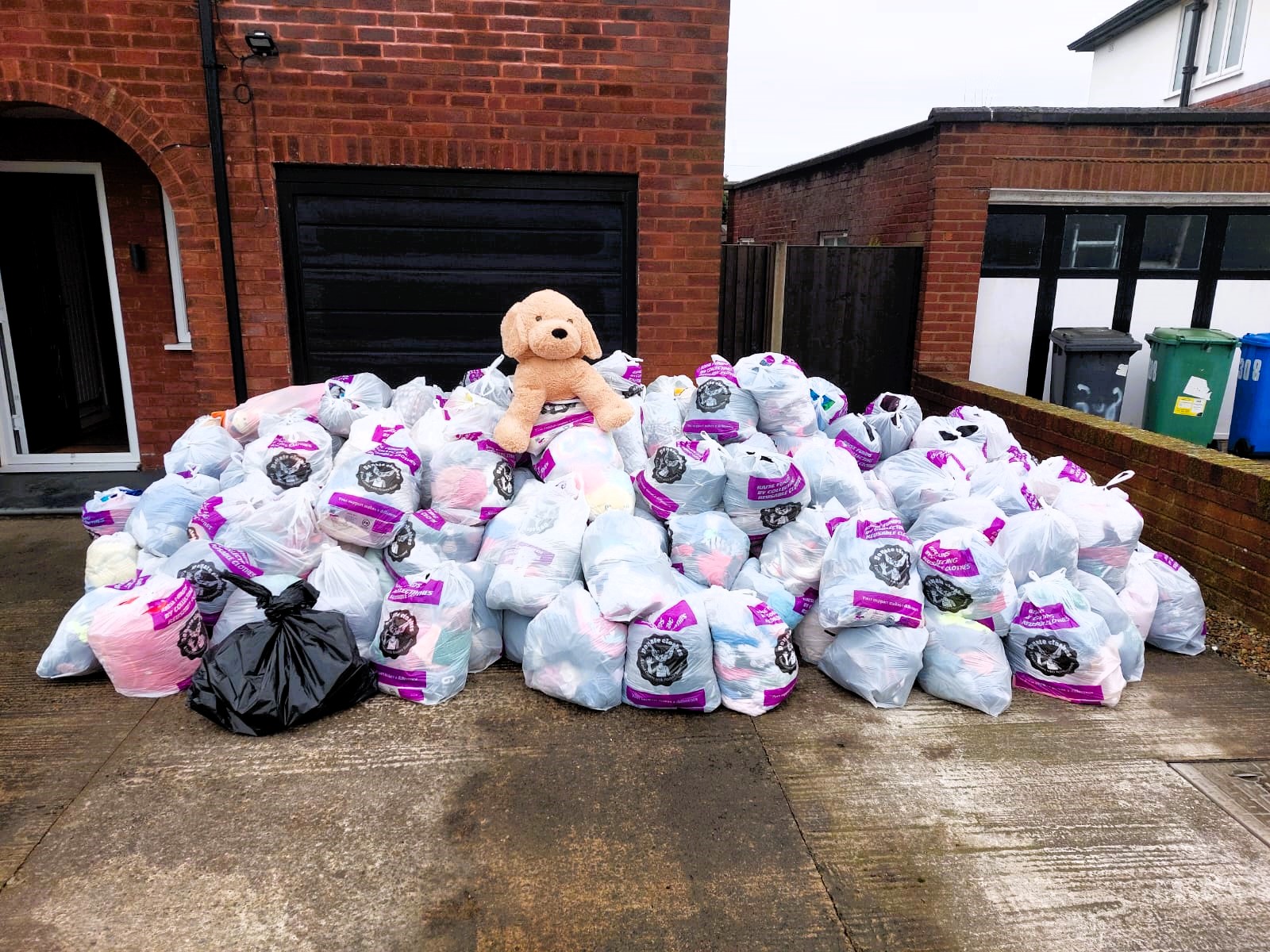 🎉👚👕 Farnworth CE Primary School Hits a Massive 857kg in Clothing Collection! 🙌🌟👏